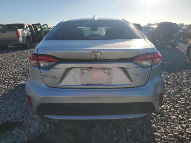 5YFEPMAE8MP153336 - 2021 TOYOTA COROLLA LE Srebrny zdjęcie 6