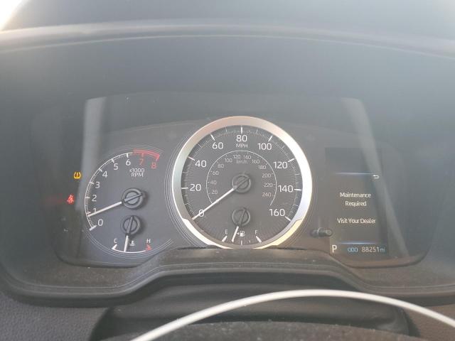 5YFEPMAE8MP153336 - 2021 TOYOTA COROLLA LE Srebrny zdjęcie 9