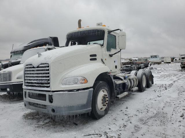 2015 MACK 600 CXU600, 