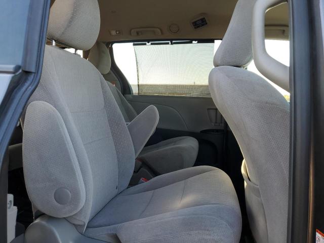 5TDKK3DC9GS734846 - 2016 TOYOTA SIENNA LE GRAY photo 11