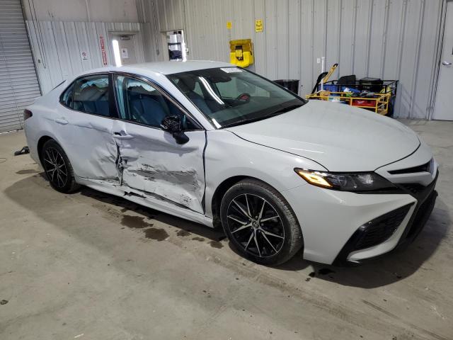 4T1G11AK2RU236037 - 2024 TOYOTA CAMRY SE NIGHT SHADE WHITE photo 4