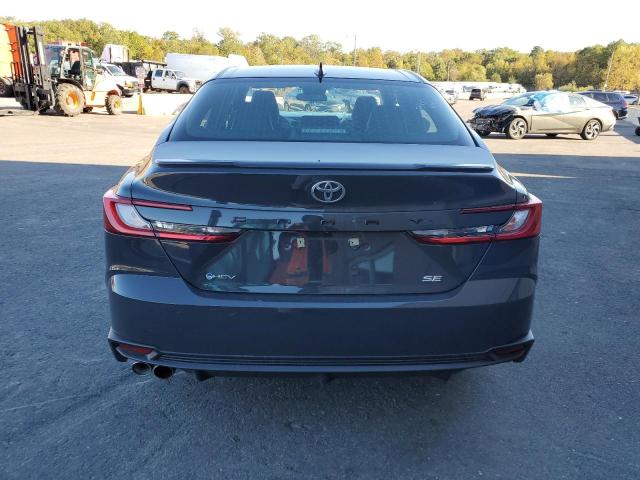 4T1DAACKXSU034097 - 2025 TOYOTA CAMRY XSE ნაცრისფერი ფოტო 6