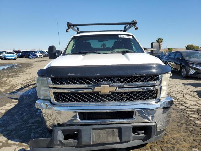 1GB2CVCG0BZ282715 - 2011 CHEVROLET SILVERADO C2500 HEAVY DUTY WHITE photo 5
