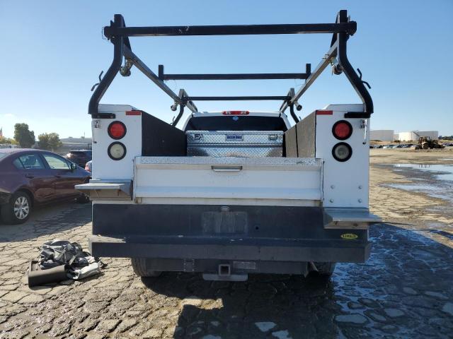 1GB2CVCG0BZ282715 - 2011 CHEVROLET SILVERADO C2500 HEAVY DUTY WHITE photo 6