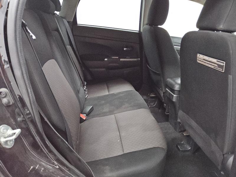 JA4AP3AUXJU021249 - 2018 MITSUBISHI OUTLANDER ES Qara foto 11