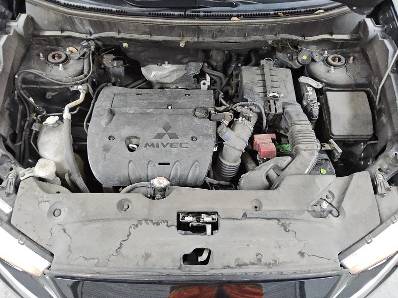 JA4AP3AUXJU021249 - 2018 MITSUBISHI OUTLANDER ES Qara foto 12