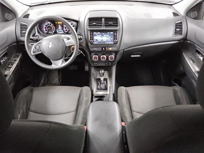 JA4AP3AUXJU021249 - 2018 MITSUBISHI OUTLANDER ES Qara foto 8