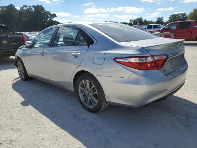 4T1BF1FK7FU106173 - 2015 TOYOTA CAMRY LE SILVER photo 2