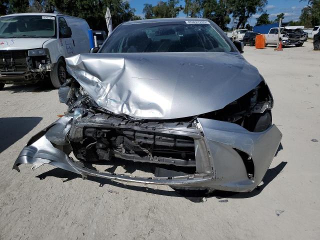 4T1BF1FK7FU106173 - 2015 TOYOTA CAMRY LE SILVER photo 5