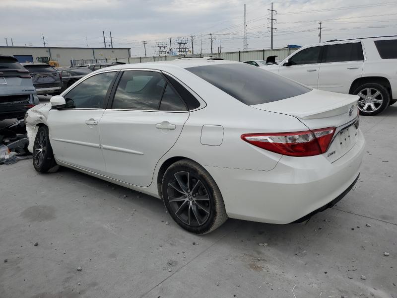 4T1BK1FK1FU567722 - 2015 TOYOTA CAMRY XSE WHITE photo 2