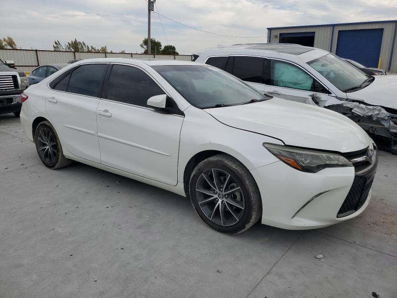 4T1BK1FK1FU567722 - 2015 TOYOTA CAMRY XSE WHITE photo 4