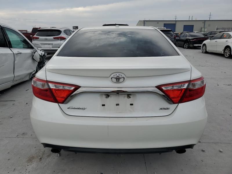 4T1BK1FK1FU567722 - 2015 TOYOTA CAMRY XSE WHITE photo 6