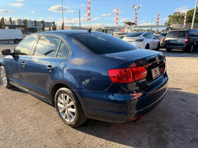 3VWDZ7AJXBM399259 - 2011 VOLKSWAGEN JETTA SE 蓝色 照片 3