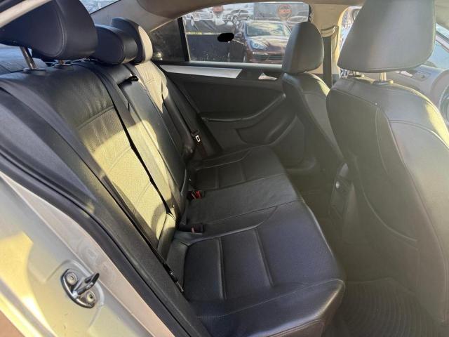 3VWDP7AJ7DM224802 - 2013 VOLKSWAGEN JETTA SE 金色 照片 6