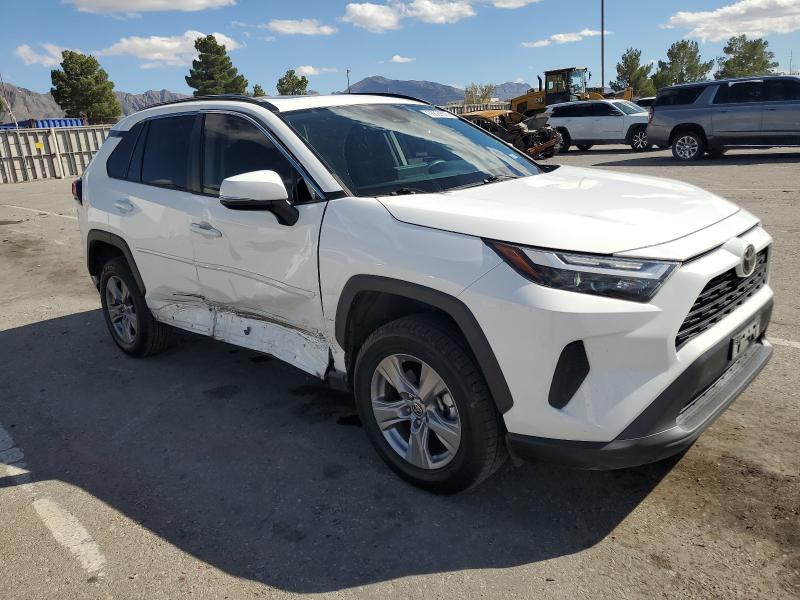 2T3W1RFV7NC181553 - 2022 TOYOTA RAV4 XLE WHITE photo 4