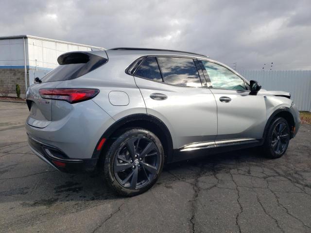 LRBFZNR49PD057804 - 2023 BUICK ENVISION ESSENCE Արծաթագույն լուսանկար 3