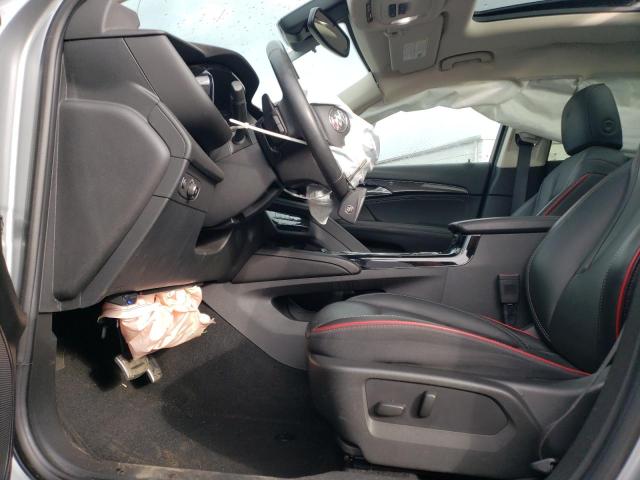 LRBFZNR49PD057804 - 2023 BUICK ENVISION ESSENCE Արծաթագույն լուսանկար 7