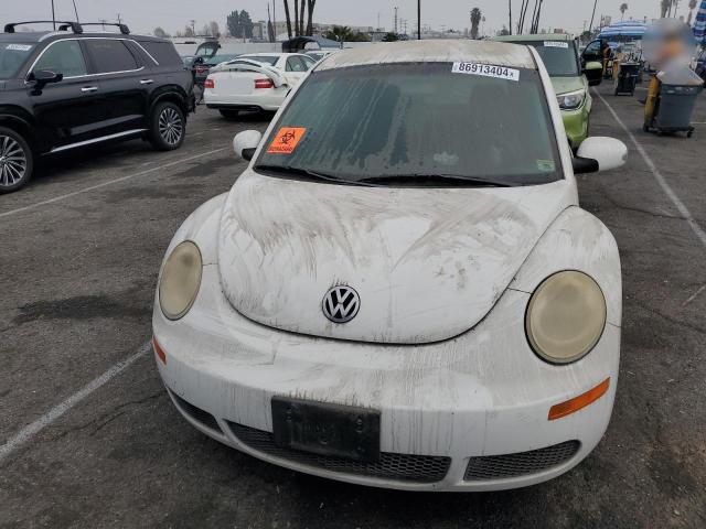 3VWPG3AG7AM015470 - 2010 VOLKSWAGEN NEW BEETLE WHITE photo 5