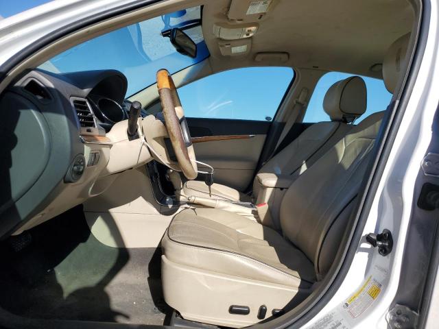 3LNHL2GC1BR769420 - 2011 LINCOLN MKZ WHITE photo 7