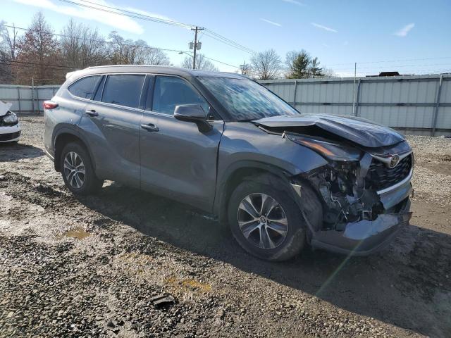 5TDGZRBH1NS571920 - 2022 TOYOTA HIGHLANDER XLE GRAY photo 4