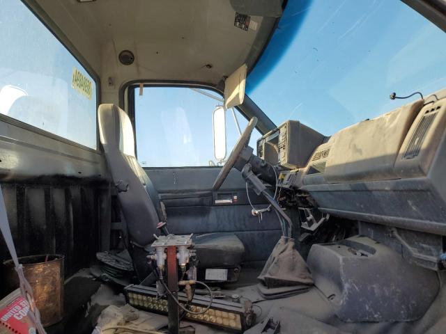 1GBT7H4C11J505900 - 2001 CHEVROLET C-SERIES C7H064 WHITE photo 10