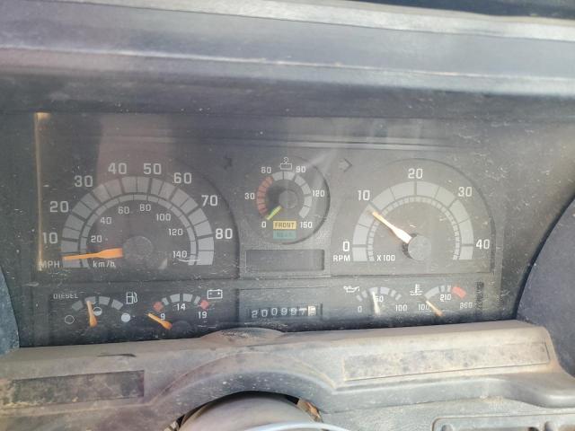 1GBT7H4C11J505900 - 2001 CHEVROLET C-SERIES C7H064 WHITE photo 9