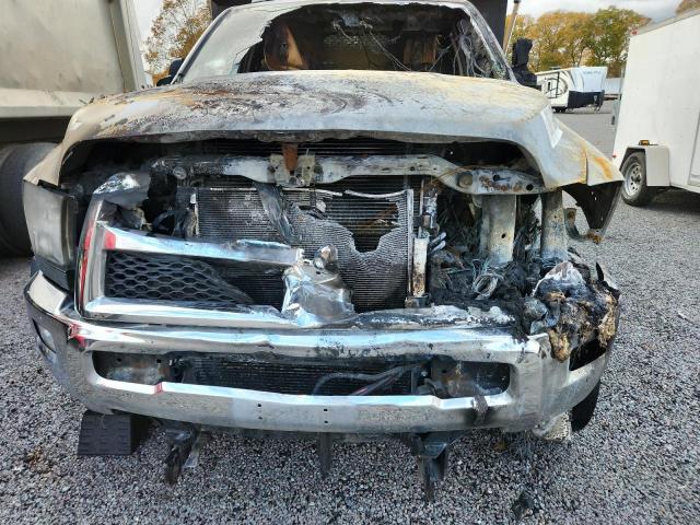 3C7WRNAL7JG237946 - 2018 RAM 5500 白色 照片 9