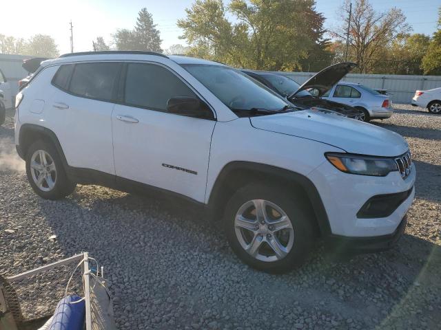 3C4NJDBN2PT522869 - 2023 JEEP COMPASS LATITUDE WHITE photo 4