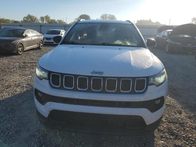 3C4NJDBN2PT522869 - 2023 JEEP COMPASS LATITUDE WHITE photo 5