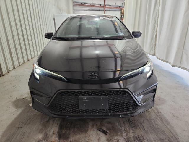 5YFP4MCEXPP142289 - 2023 TOYOTA COROLLA SE BLACK photo 5