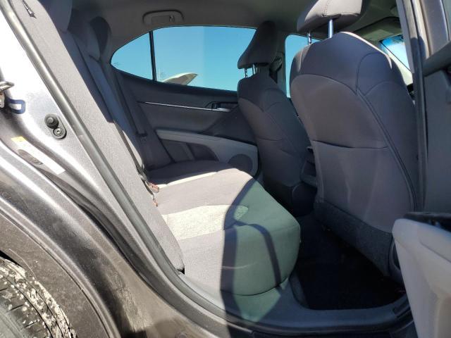4T1B11HKXJU020456 - 2018 TOYOTA CAMRY L GRAY photo 10