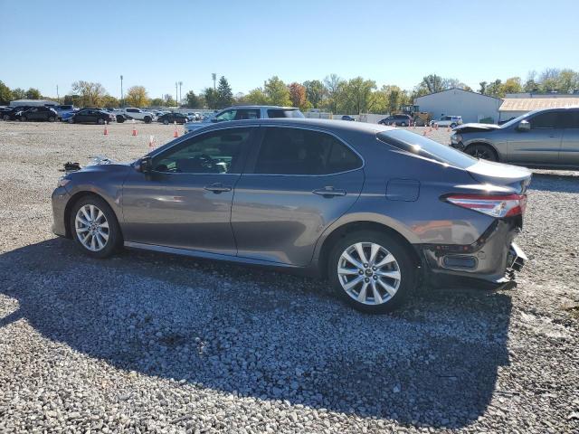 4T1B11HKXJU020456 - 2018 TOYOTA CAMRY L GRAY photo 2