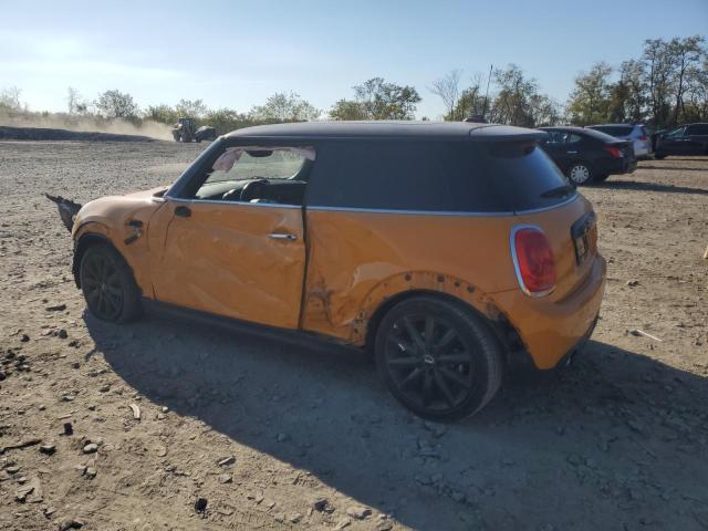 WMWXP5C51J3C65265 - 2018 MINI COOPER ORANGE photo 2