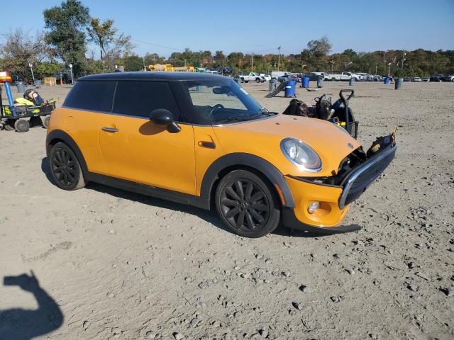 WMWXP5C51J3C65265 - 2018 MINI COOPER ORANGE photo 4