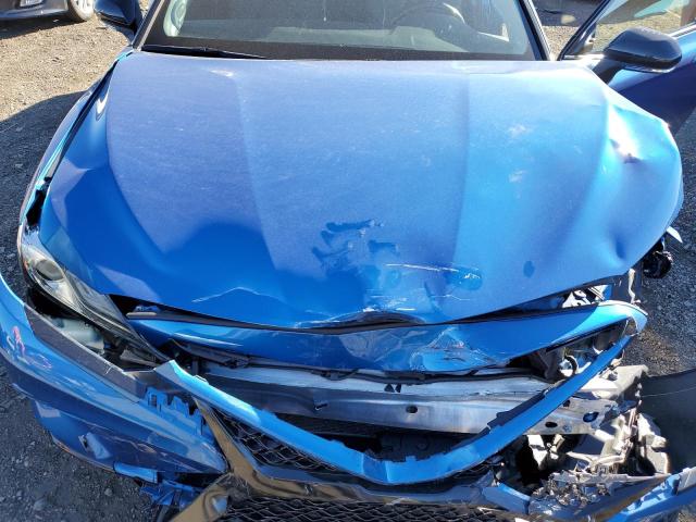 4T1B61HK6KU258565 - 2019 TOYOTA CAMRY XSE Blau Foto 11