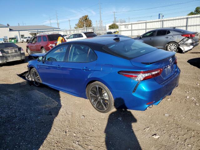 4T1B61HK6KU258565 - 2019 TOYOTA CAMRY XSE Blau Foto 2
