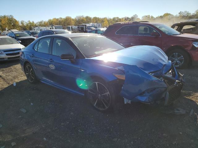 4T1B61HK6KU258565 - 2019 TOYOTA CAMRY XSE Blau Foto 4