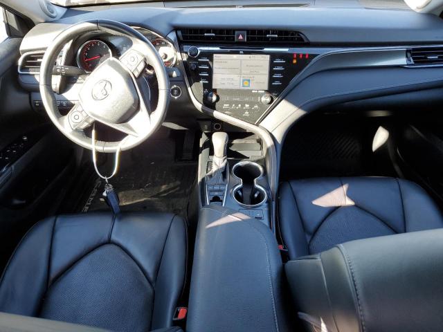 4T1B61HK6KU258565 - 2019 TOYOTA CAMRY XSE Blau Foto 8