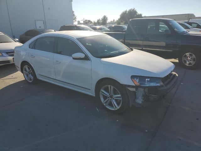 1VWBV7A33FC098151 - 2015 VOLKSWAGEN PASSAT SE WHITE photo 4