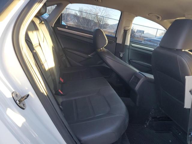 1VWDT7A31HC063061 - 2017 VOLKSWAGEN PASSAT R-LINE Սպիտակ լուսանկար 10