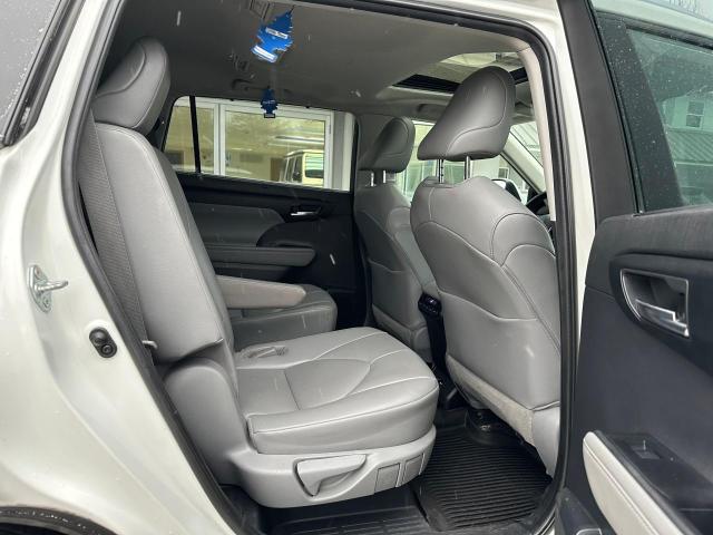 5TDGZRBH7MS531422 - 2021 TOYOTA HIGHLANDER XLE WHITE photo 6