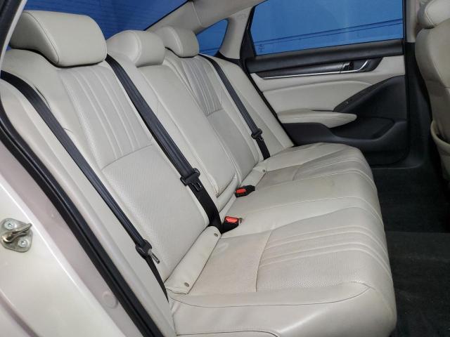 1HGCV1F95JA165372 - 2018 HONDA ACCORD TOURING WHITE photo 10