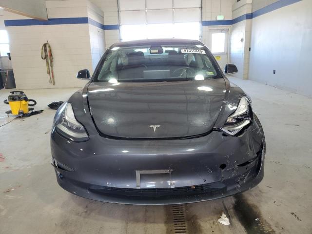 5YJ3E1EBXJF104237 - 2018 TESLA MODEL 3 ნაცრისფერი ფოტო 5