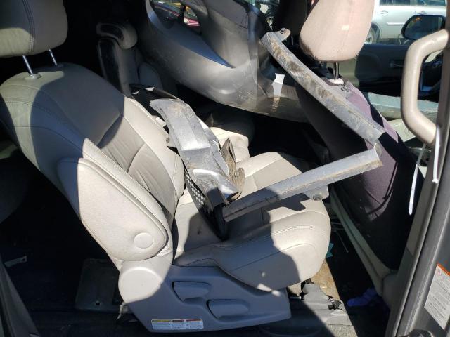 5TDYK3DC3FS635402 - 2015 TOYOTA SIENNA XLE 银色 照片 11