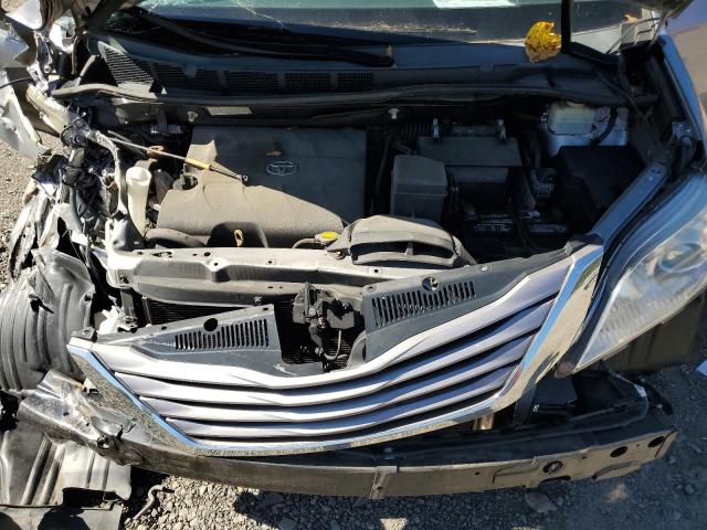 5TDYK3DC3FS635402 - 2015 TOYOTA SIENNA XLE 银色 照片 12