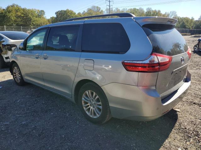 5TDYK3DC3FS635402 - 2015 TOYOTA SIENNA XLE 银色 照片 2