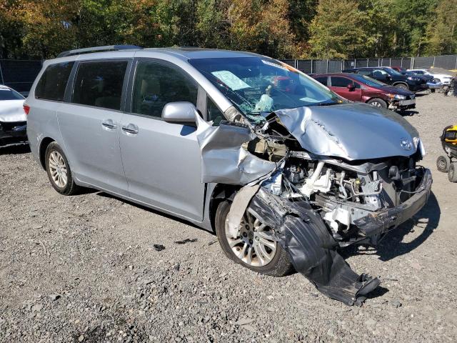 5TDYK3DC3FS635402 - 2015 TOYOTA SIENNA XLE 银色 照片 4