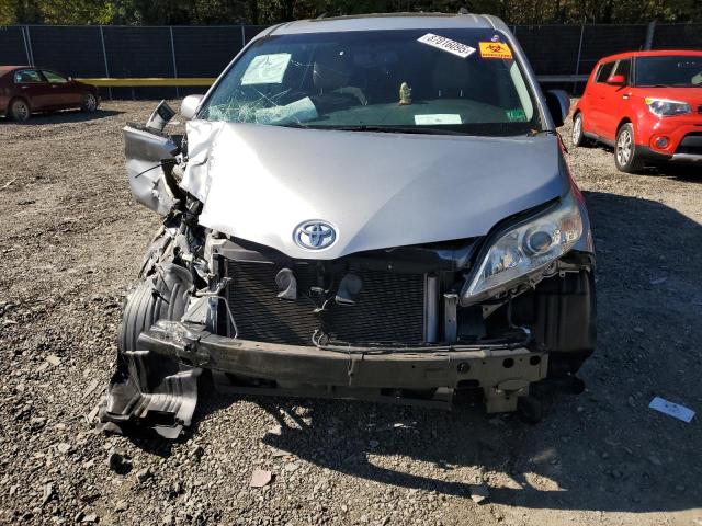 5TDYK3DC3FS635402 - 2015 TOYOTA SIENNA XLE 银色 照片 5