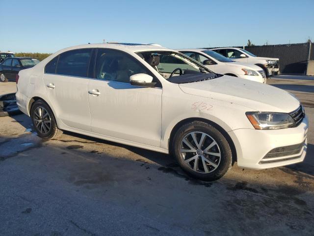 3VWDB7AJ7JM225880 - 2018 VOLKSWAGEN JETTA SE WHITE photo 4