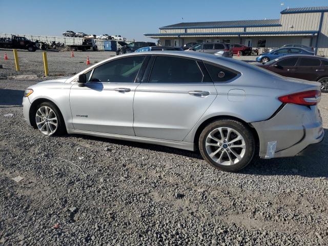 3FA6P0LU4KR139819 - 2019 FORD FUSION SE SILVER photo 2